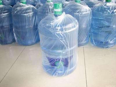 上海热线HOT新闻--假冒品牌桶装饮用水里面装的竟是自来水